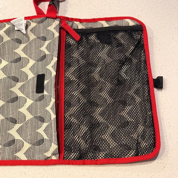 Skip Hop Portable Travel Changing Pad Clutch Gray Chevron Red Hearts Baby - Picture 4 of 8